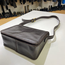 Load image into Gallery viewer, La Diva vintage leather handbag
