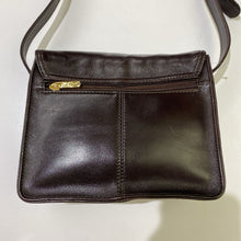 Load image into Gallery viewer, La Diva vintage leather handbag
