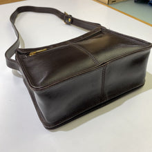 Load image into Gallery viewer, La Diva vintage leather handbag
