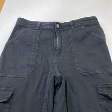 Load image into Gallery viewer, The North Face cargo jeans 8
