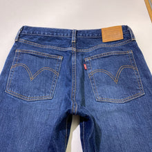 Load image into Gallery viewer, Levis wedgie jeans 29
