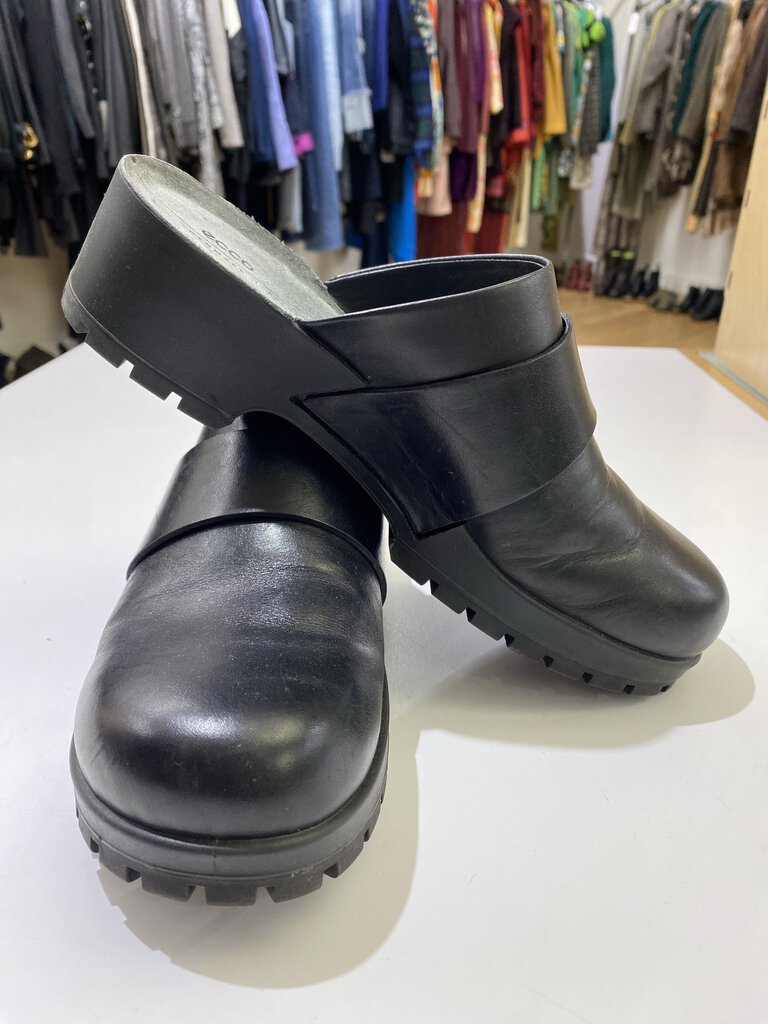 Ecco lug sole clogs 40