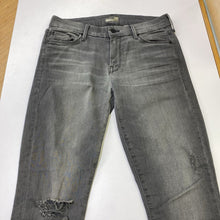 Load image into Gallery viewer, Mother Looker Ankle Fray Jeans 27
