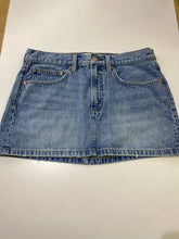 Load image into Gallery viewer, Denim Forum mini denim skirt 30
