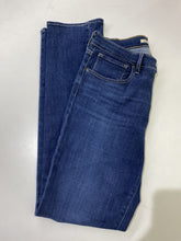 Load image into Gallery viewer, Levis high rise straight jeans 30
