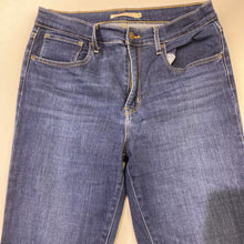 Load image into Gallery viewer, Levis high rise straight jeans 30
