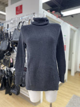 Load image into Gallery viewer, J Crew (outlet) sweater XXS
