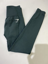 Load image into Gallery viewer, Gymshark leggings M
