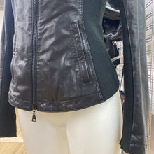 Load image into Gallery viewer, Danier leather jacket 2XS
