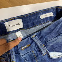 Load image into Gallery viewer, Frame Le Mini Boot jeans 26
