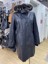 Load image into Gallery viewer, Danier leather coat M
