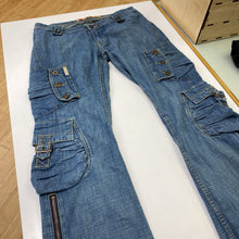 Load image into Gallery viewer, Apple Bottoms vintage jeans 5/6
