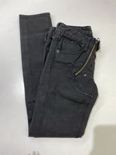 Load image into Gallery viewer, Rear Iron stretch Jeans 27
