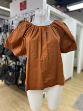 Load image into Gallery viewer, Gap puff sleeve top NWT XS
