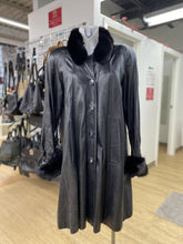 Load image into Gallery viewer, The Olde Hide House Vintage leather coat 6
