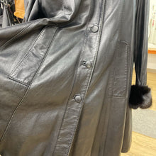 Load image into Gallery viewer, The Olde Hide House Vintage leather coat 6
