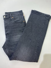 Load image into Gallery viewer, Denim Forum The Arlo High Rise Straight jeans 27
