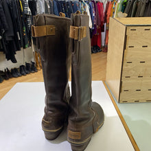 Load image into Gallery viewer, Sorel leather top boots 9
