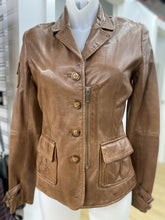 Load image into Gallery viewer, Danier leather blazer 2XS
