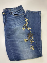 Load image into Gallery viewer, White House Black Market The Girlfriend embroidered jeans 2
