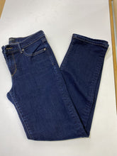 Load image into Gallery viewer, Banana Republic girlfriend jeans 28
