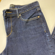 Load image into Gallery viewer, Banana Republic girlfriend jeans 28
