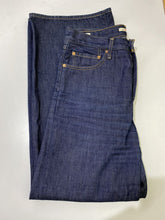 Load image into Gallery viewer, Levis Ribcage Wide Leg jeans 31
