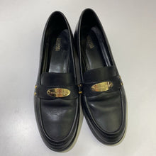 Load image into Gallery viewer, Michael Kors loafers 9
