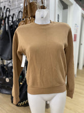 Load image into Gallery viewer, TNA cozy fleece sweater 2XS
