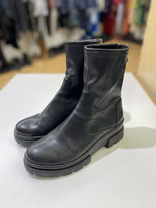 The Wishbone Collection zip up boots 8