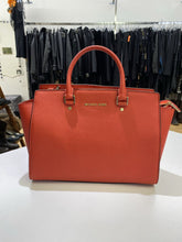 Load image into Gallery viewer, Michael Kors Saffiano leather handbag
