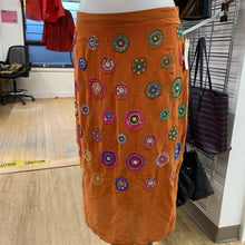 Load image into Gallery viewer, Floreat sequin skirt 4
