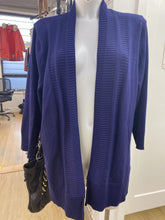 Load image into Gallery viewer, Cable &amp; Gauge long sweater XL
