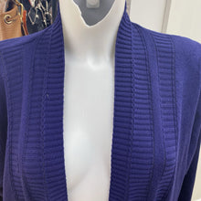 Load image into Gallery viewer, Cable &amp; Gauge long sweater XL
