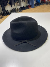 Load image into Gallery viewer, House of Harlow hat
