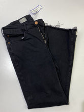 Load image into Gallery viewer, Pilcro raw hem jeans 27
