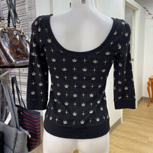 Load image into Gallery viewer, Annie 50 crown print knit top XS
