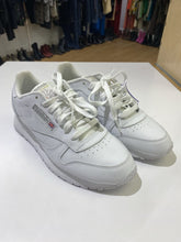 Load image into Gallery viewer, Reebok Classic Leather sneakers NWT 7.5
