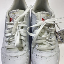 Load image into Gallery viewer, Reebok Classic Leather sneakers NWT 7.5
