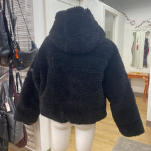 Load image into Gallery viewer, Hunter fuzzy jacket M
