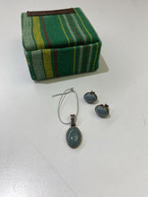 Load image into Gallery viewer, Casa du Jade vintage .925/jade earrings/pendant set
