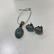 Load image into Gallery viewer, Casa du Jade vintage .925/jade earrings/pendant set
