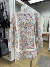 Load image into Gallery viewer, Lands End floral top M
