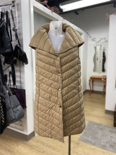 Load image into Gallery viewer, Soia Kyo quilted long vest L
