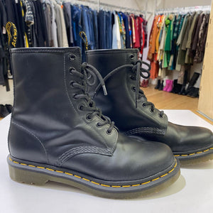 Dr. Martens matte leather boots 8