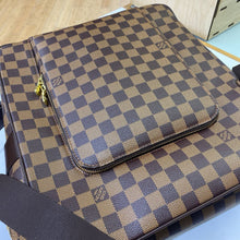 Load image into Gallery viewer, Louis Vuitton Damier Ebene handbag
