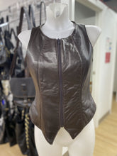 Load image into Gallery viewer, Danier leather vest XS
