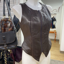 Load image into Gallery viewer, Danier leather vest XS
