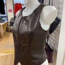 Load image into Gallery viewer, Danier leather vest XS
