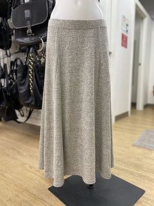 Gap knit/metallic pull on skirt M